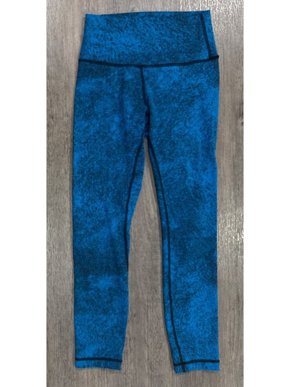Lululemon Ladies Wunder Under Leggings in Shocking Blue Black Size 6 25”